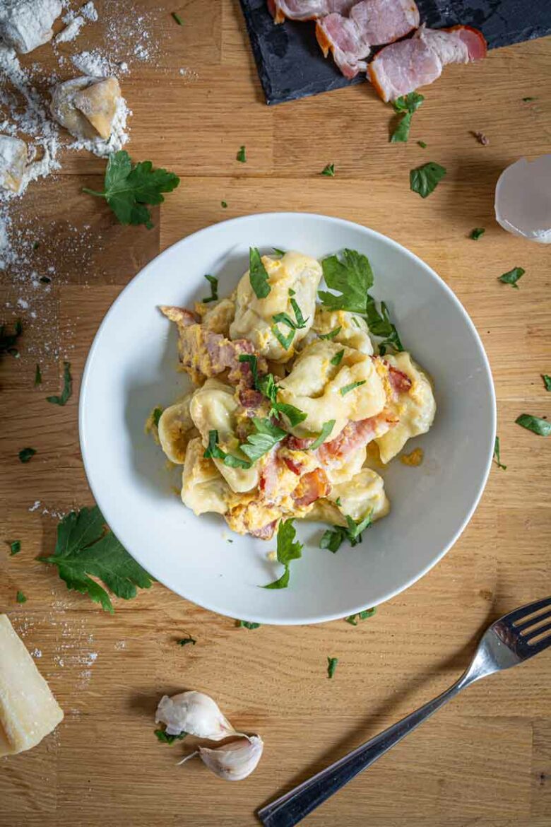 Selbstgemachte Tortellini Carbonara: Ein Hochgenuss aus der italienischen Küche