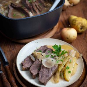 Tafelspitz vom Black Angus Rind mit Äpfel und Birnen Soße Rezept