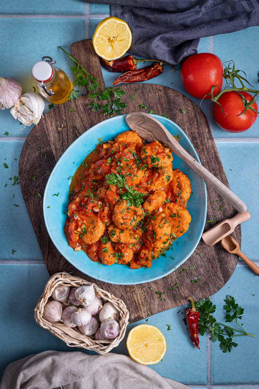 Ein Rezept für Bulgur Köfte, Bulgur Köftesi oder auch Fellah Köfte aus feinem Bulgur mit vielen Tomaten und Knoblauch.