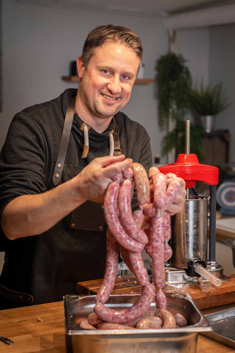 Bratwurst selber machen Rezept. Das Titelbild mit fertigen Bratwürsten