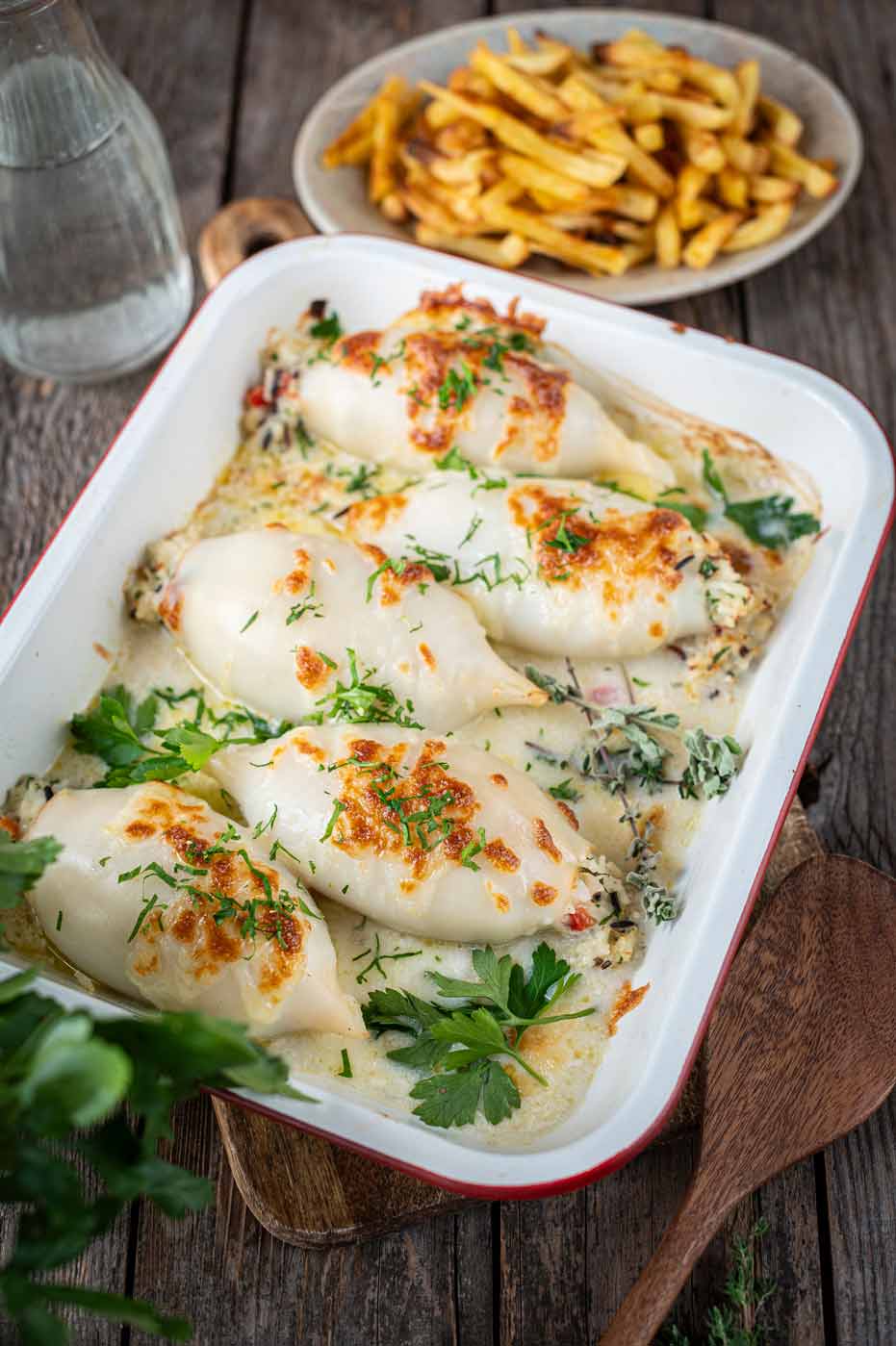 Rezept für gefüllte Tintenfischtuben mit Reis und Garnelen.
