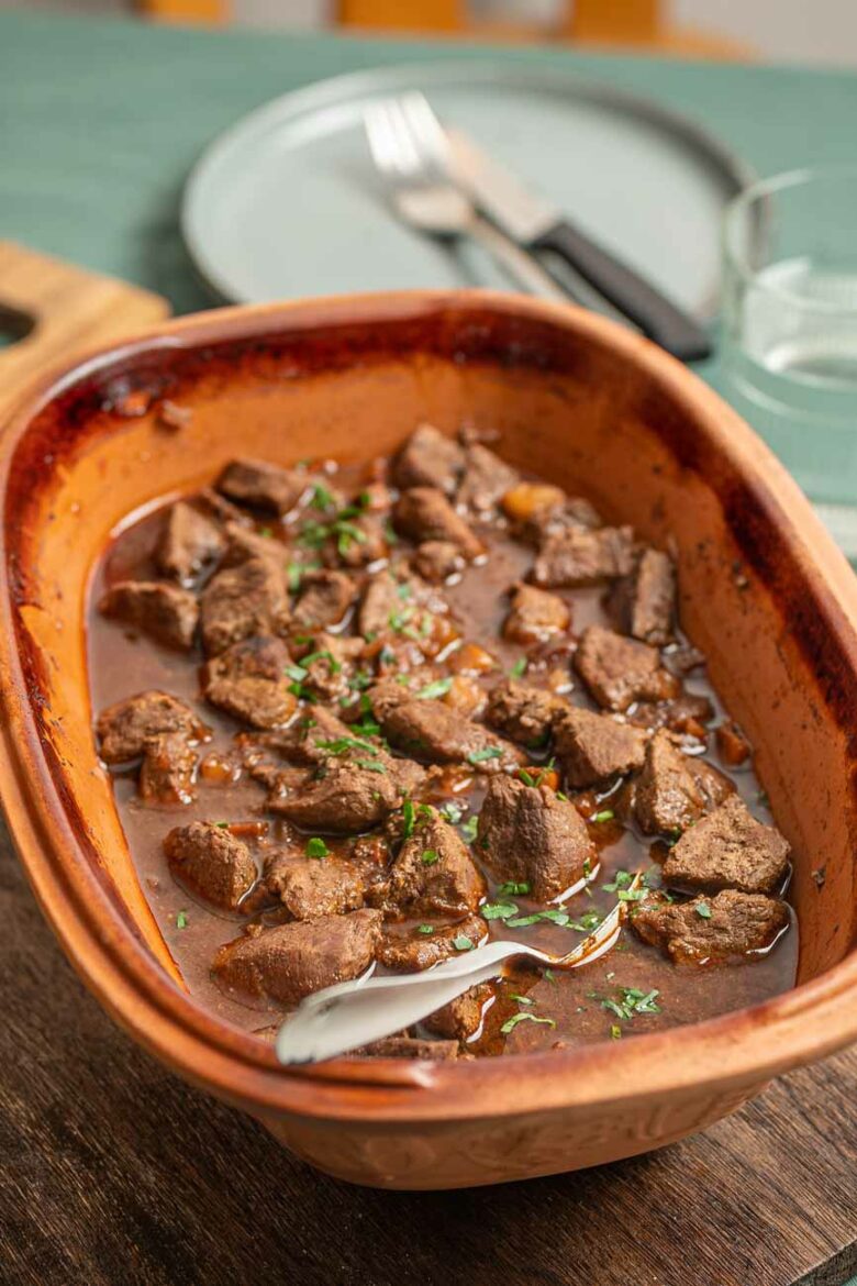 Biergulasch mit Karotten Rezept