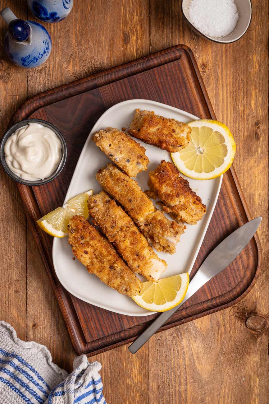 Fischstäbchen Rezept – Knusprige Fischstäbchen selber machen wie aus der Kindheit
