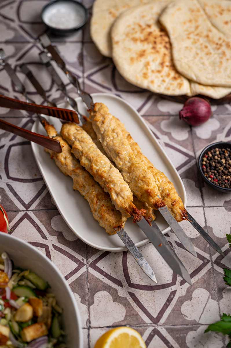 Hähnchen Kebab vom Spieß – saftiger, orientalischer Genuss aus dem Ofen Hähnchen Kebab vom Spieß – saftiger, orientalischer Genuss aus dem Ofen