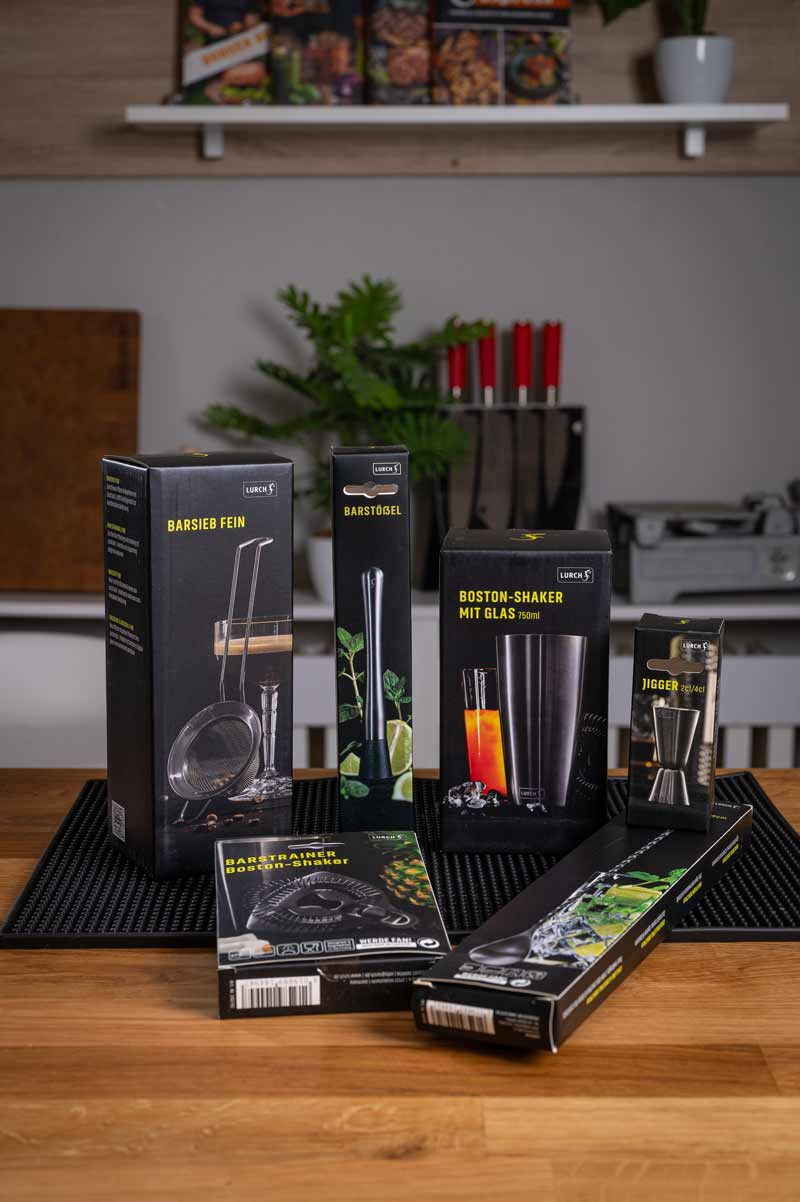 Cocktail Set mit Edelstahl-Shaker, Jigger und Gläsern