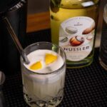 Nussler Sour Cocktail mit cremiger Schaumschicht und Burgen Nusslikör