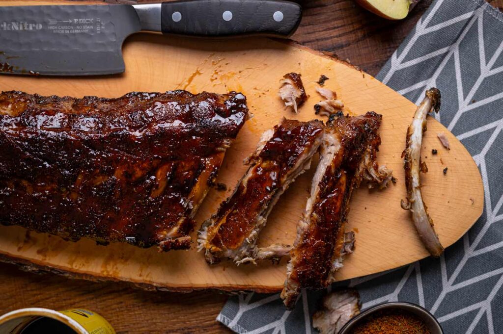 Saftige BBQ Spareribs mit karamellisierter Glaze aus Zuckerrübensirup