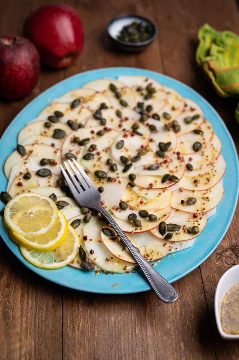 Kohlrabi Carpaccio mit Apfel als leichte Vorspeise