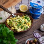 Gebratenes Hähnchen mit cremiger Joghurt Sauce