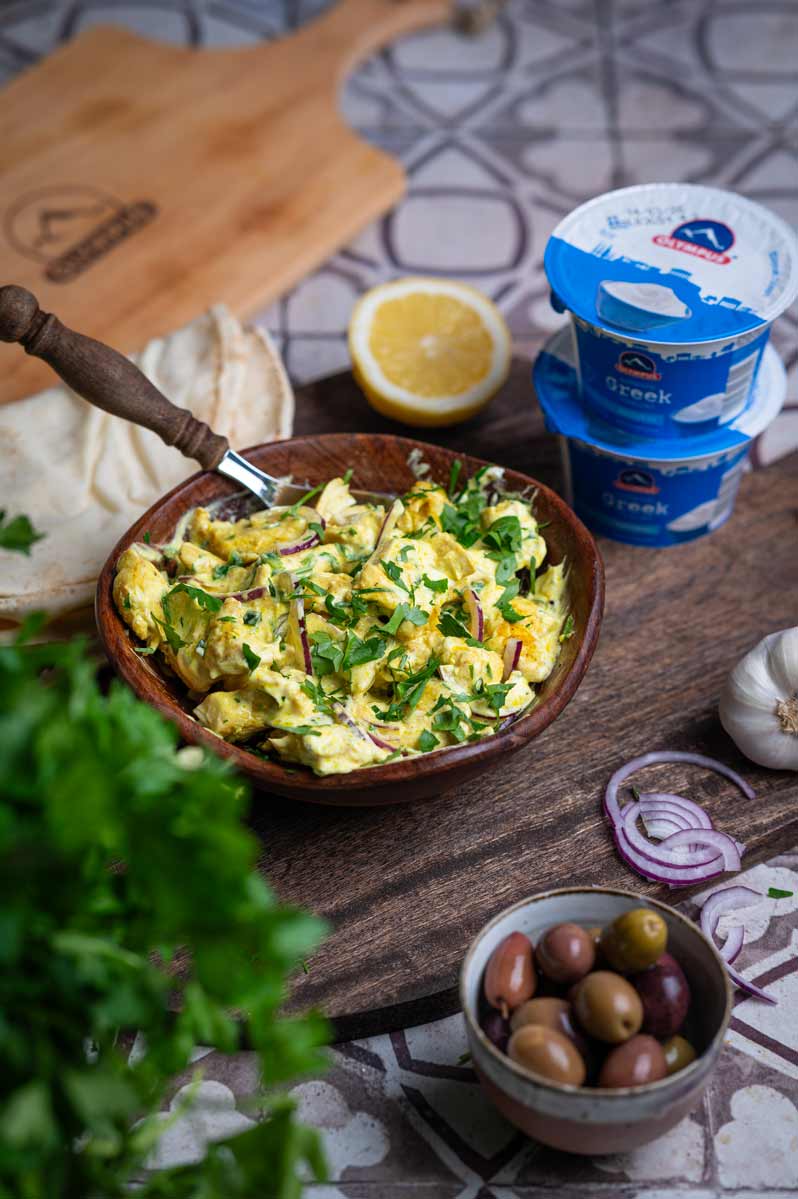 Gebratenes Hähnchen mit cremiger Joghurt Sauce