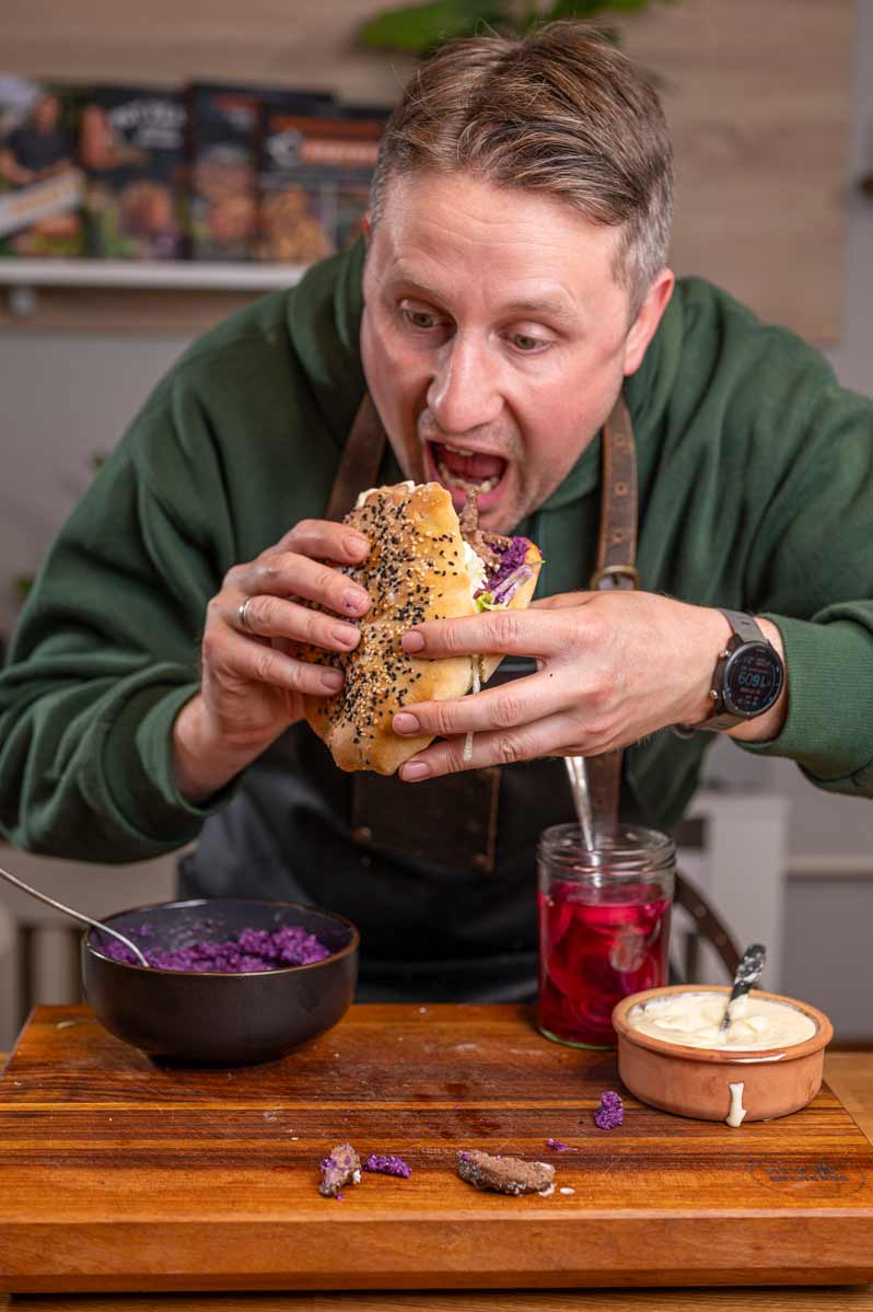 Frisch belegter Döner mit Wagyu Fleisch, Aioli und knackigem Salat