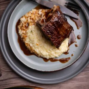 The Bear Short Ribs mit Cola-Jus